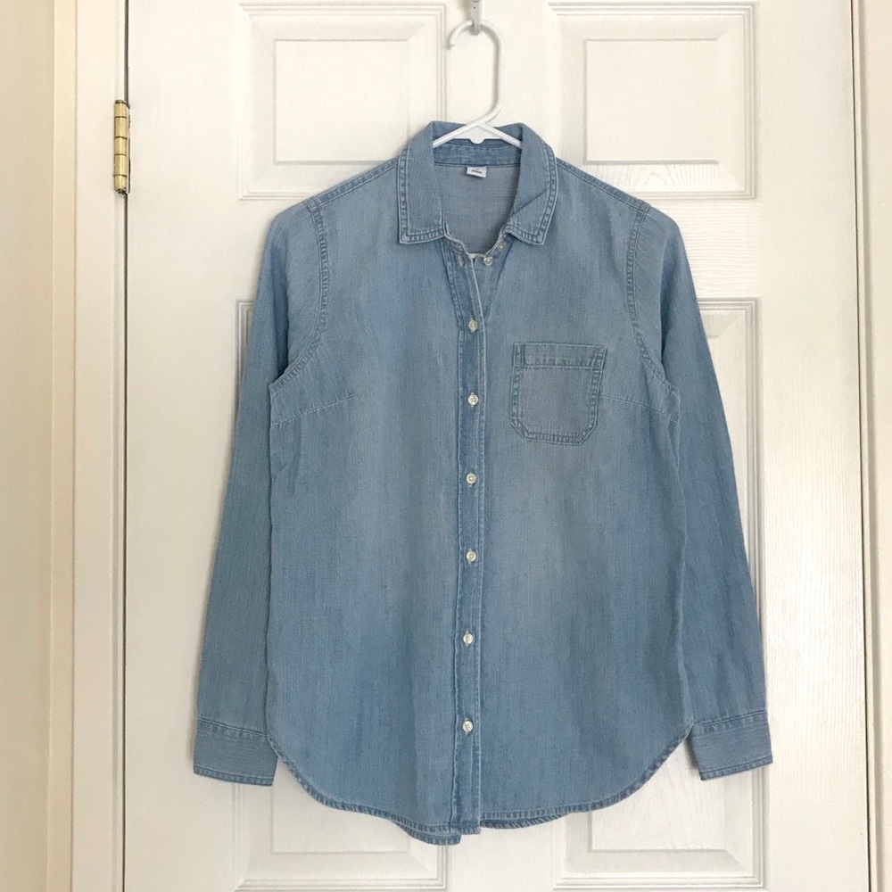NWT Chambray button down shirt